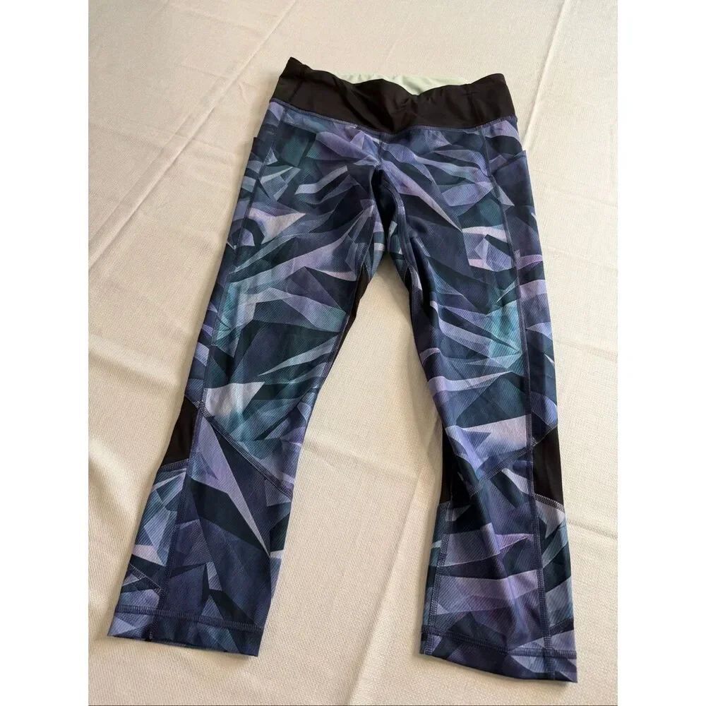 Lululemon Capri Women Multi 4 Way Stretch Stash Pocket Inspire Prism Pant Size 6